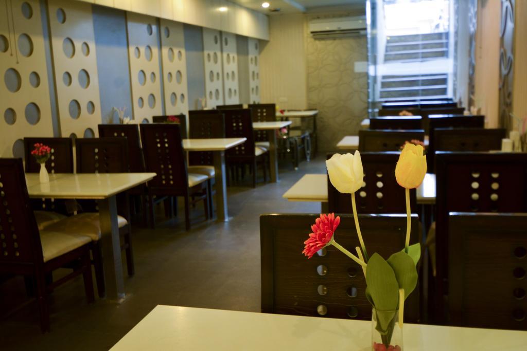 Hotel Central Residency Varanasi Exterior photo